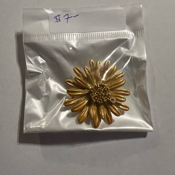 Animal and flower, brooches, and pins with Crystals and enameling - Picture 11 of 16